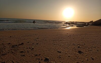 Atardecer en una Cala de Roche, Cádiz: meditación contemplativa